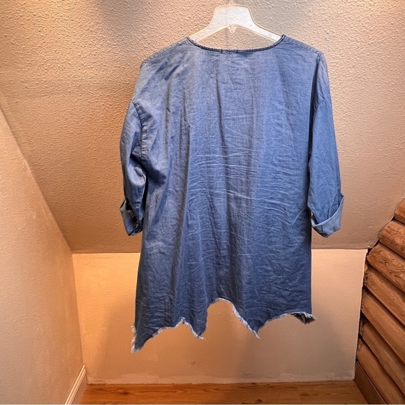 LA FILLE DU COUTURIER Light Chambray Blue Top w/ Cute Pockets & Fabric Roses - Picture 7 of 8